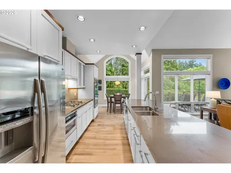2432 SW Huber Court Portland OR 97219