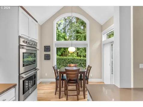 2432 SW Huber Court Portland OR 97219