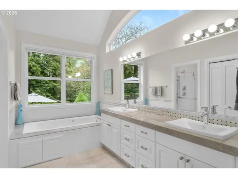 2432 SW Huber Court Portland OR 97219