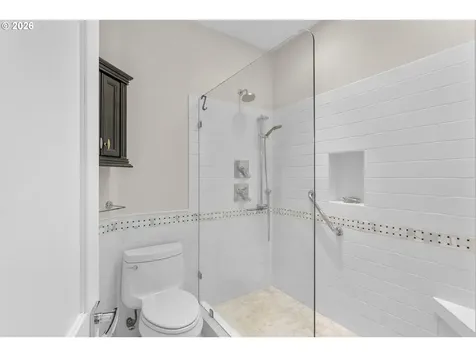 2432 SW Huber Court Portland OR 97219