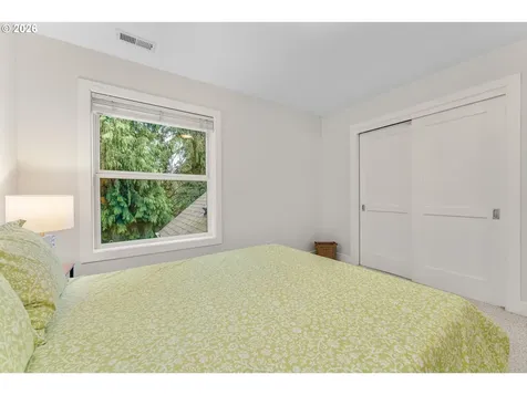 2432 SW Huber Court Portland OR 97219