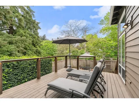 2432 SW Huber Court Portland OR 97219
