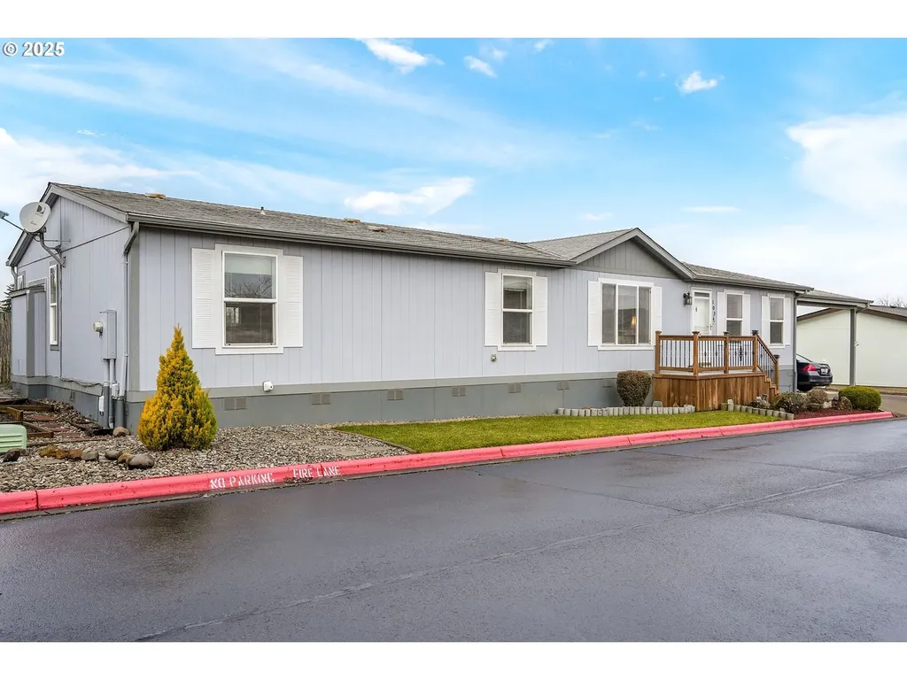 1015 Oak Street Silverton OR 97381