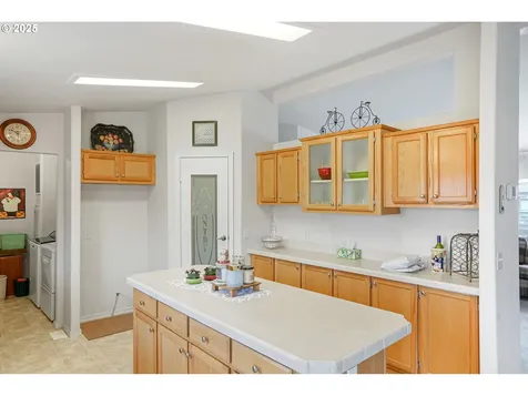 1015 Oak Street Silverton OR 97381