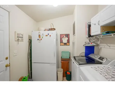 1015 Oak Street Silverton OR 97381