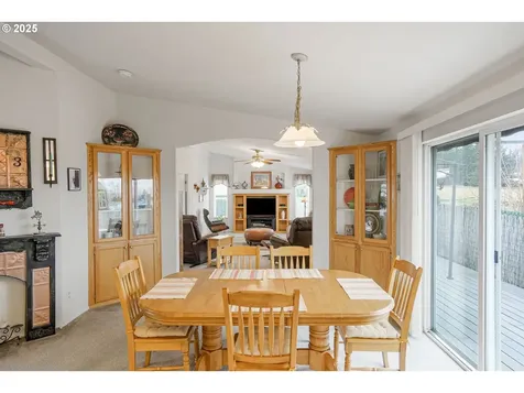 1015 Oak Street Silverton OR 97381