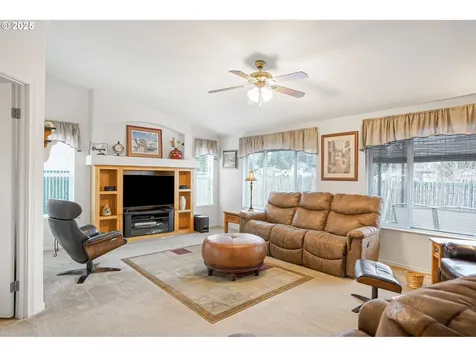 1015 Oak Street Silverton OR 97381