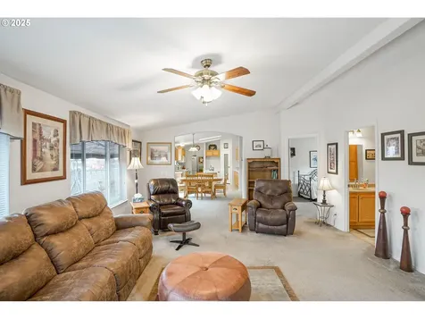 1015 Oak Street Silverton OR 97381
