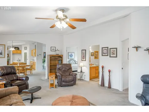 1015 Oak Street Silverton OR 97381