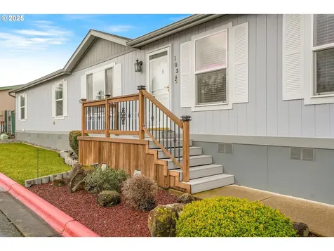 1015 Oak Street Silverton OR 97381