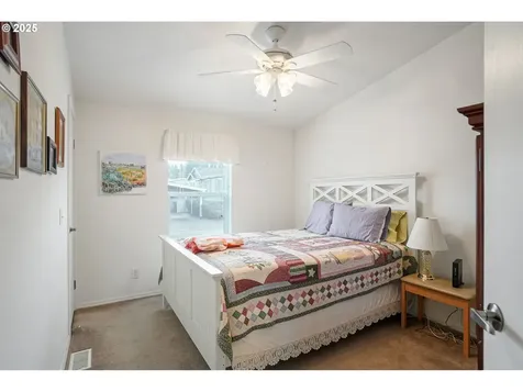 1015 Oak Street Silverton OR 97381