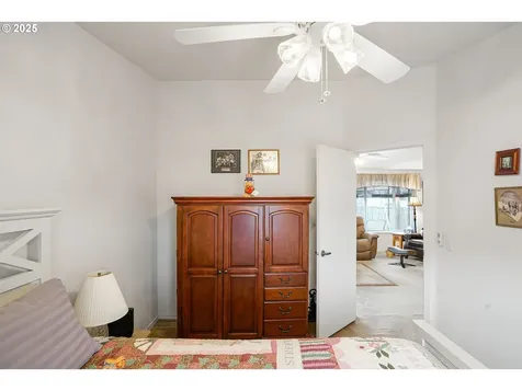 1015 Oak Street Silverton OR 97381