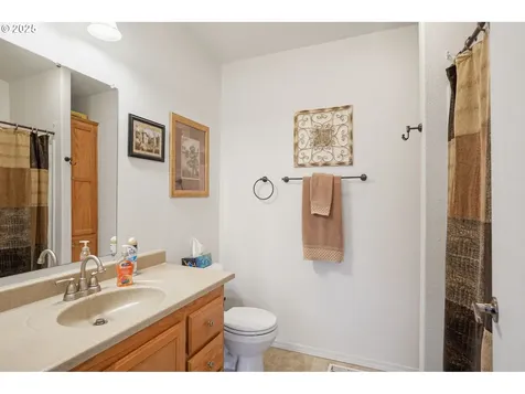 1015 Oak Street Silverton OR 97381