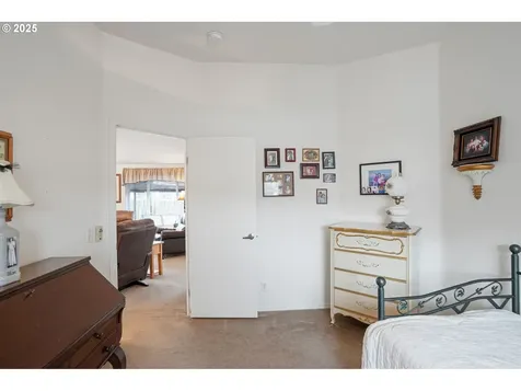 1015 Oak Street Silverton OR 97381