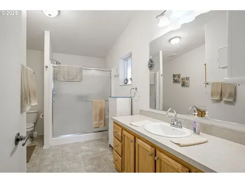 1015 Oak Street Silverton OR 97381