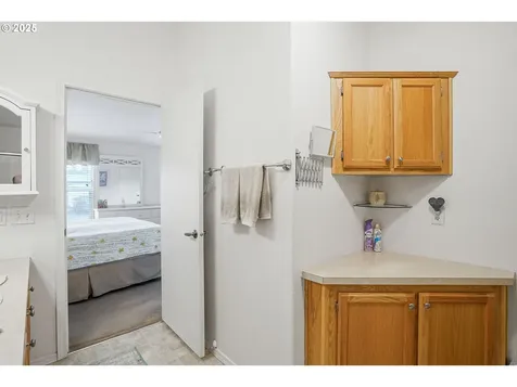 1015 Oak Street Silverton OR 97381
