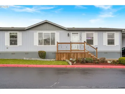 1015 Oak Street Silverton OR 97381