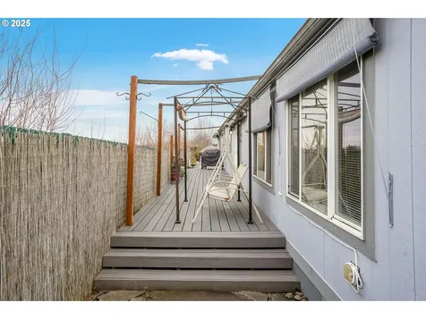 1015 Oak Street Silverton OR 97381