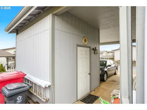 1015 Oak Street Silverton OR 97381
