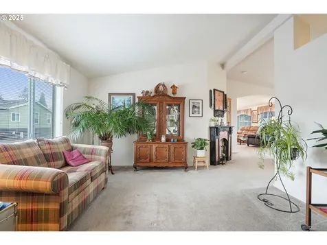 1015 Oak Street Silverton OR 97381