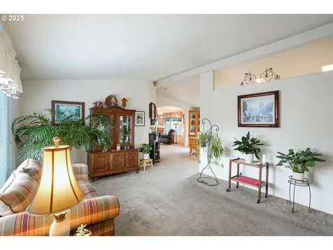 1015 Oak Street Silverton OR 97381