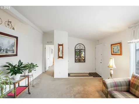 1015 Oak Street Silverton OR 97381