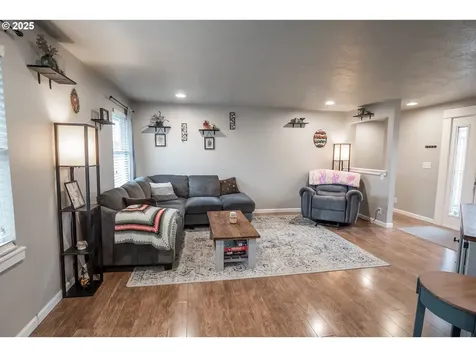 732 53rd Street Springfield OR 97478