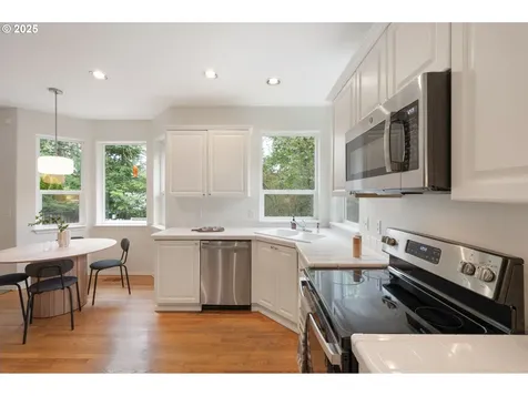 7435 SW 49th Court Portland OR 97219