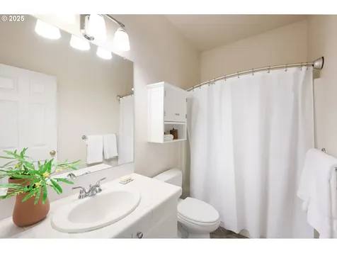 7435 SW 49th Court Portland OR 97219