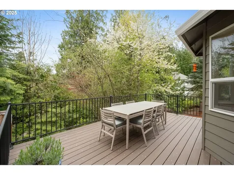7435 SW 49th Court Portland OR 97219