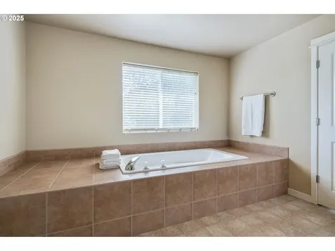 33800 NE Erin Drive Scappoose OR 97056