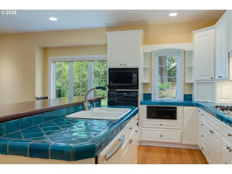 1081 NW Baker Crest Court Mcminnville OR 97128