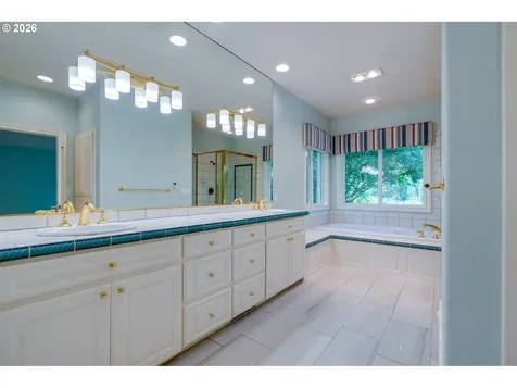 1081 NW Baker Crest Court Mcminnville OR 97128