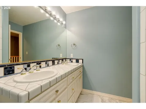 1081 NW Baker Crest Court Mcminnville OR 97128