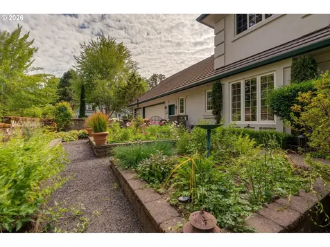 1081 NW Baker Crest Court Mcminnville OR 97128