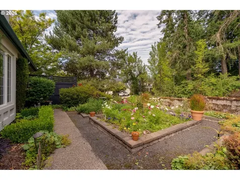 1081 NW Baker Crest Court Mcminnville OR 97128