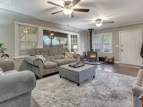 299 SW 3rd Avenue Canby OR 97013