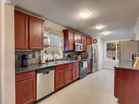 299 SW 3rd Avenue Canby OR 97013