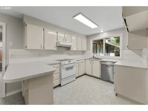 10220 SW Paulina Drive Tualatin OR 97062