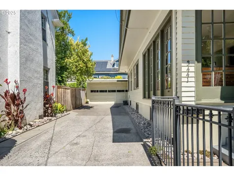 3441 E Burnside Street Portland OR 97214