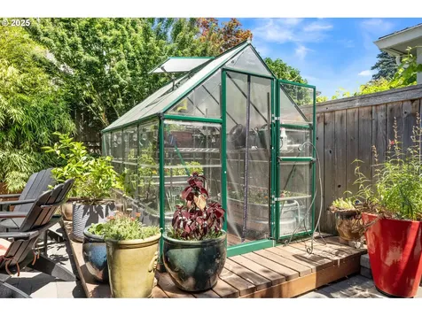 3441 E Burnside Street Portland OR 97214