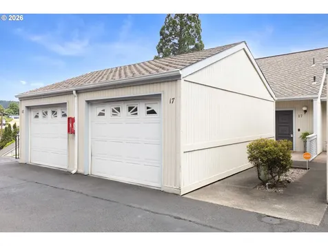 17 NW Mountain View Drive Roseburg OR 97471
