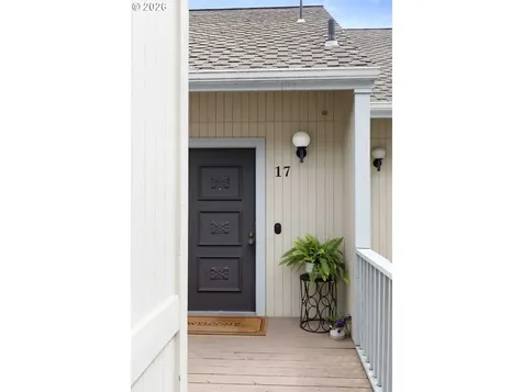 17 NW Mountain View Drive Roseburg OR 97471