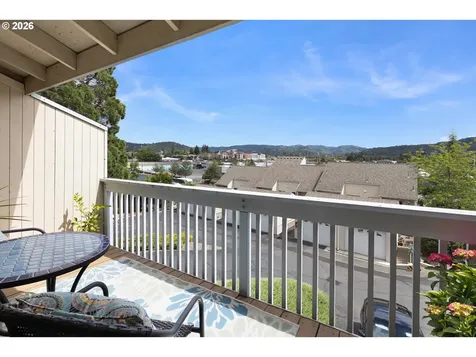 17 NW Mountain View Drive Roseburg OR 97471