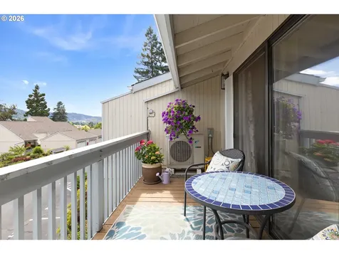 17 NW Mountain View Drive Roseburg OR 97471