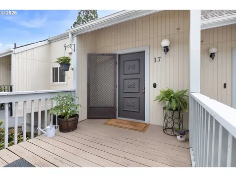 17 NW Mountain View Drive Roseburg OR 97471