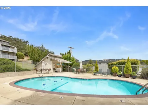 17 NW Mountain View Drive Roseburg OR 97471