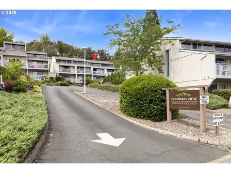 17 NW Mountain View Drive Roseburg OR 97471