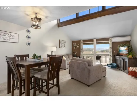 17 NW Mountain View Drive Roseburg OR 97471