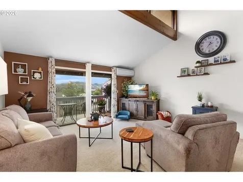 17 NW Mountain View Drive Roseburg OR 97471